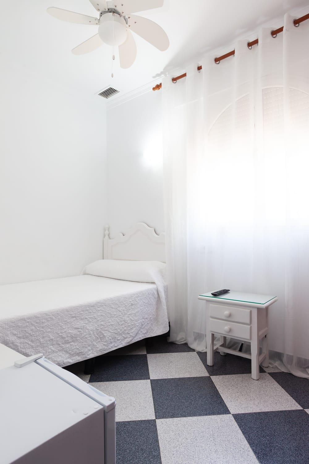 Hostal Restaurante La Giralda ロタ エクステリア 写真